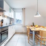Gruene Strasse G8 *